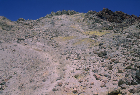 Crater del Teide con turistas al fondo